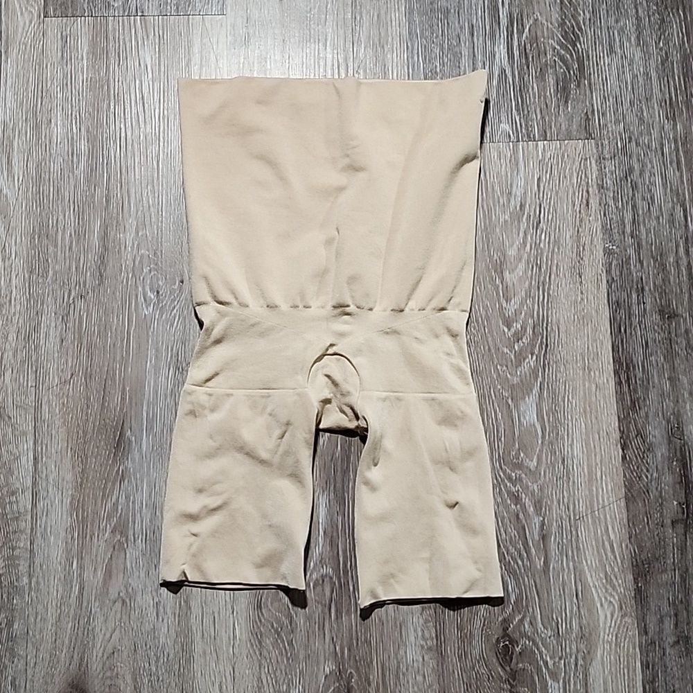 🤍 Assests spanx shaper nude size S